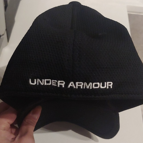 Youth/Kids Under Armour Baseball Cap - Picture 2 of 3